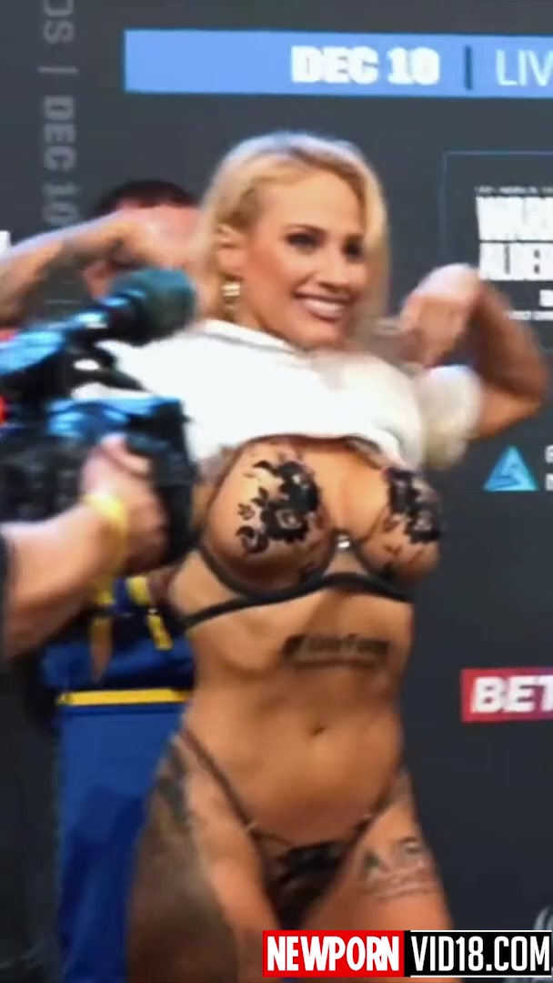 Ebanie Bridges – undresses showing off her huge breasts!!!