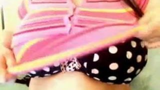 clip 1732 – Covering up her bra (non-nude)