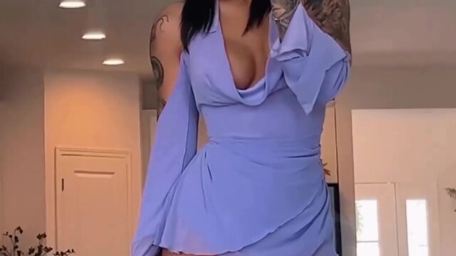 Alaina_elliss  new video showing off her big breasts!!!