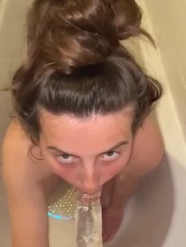 Leah Shorty  nude video masturbating with dildo!!!