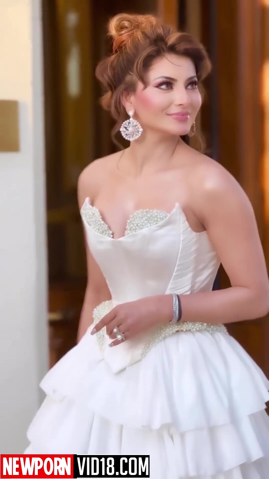 Urvashi Rautela – Does her perfect body fascinate you??