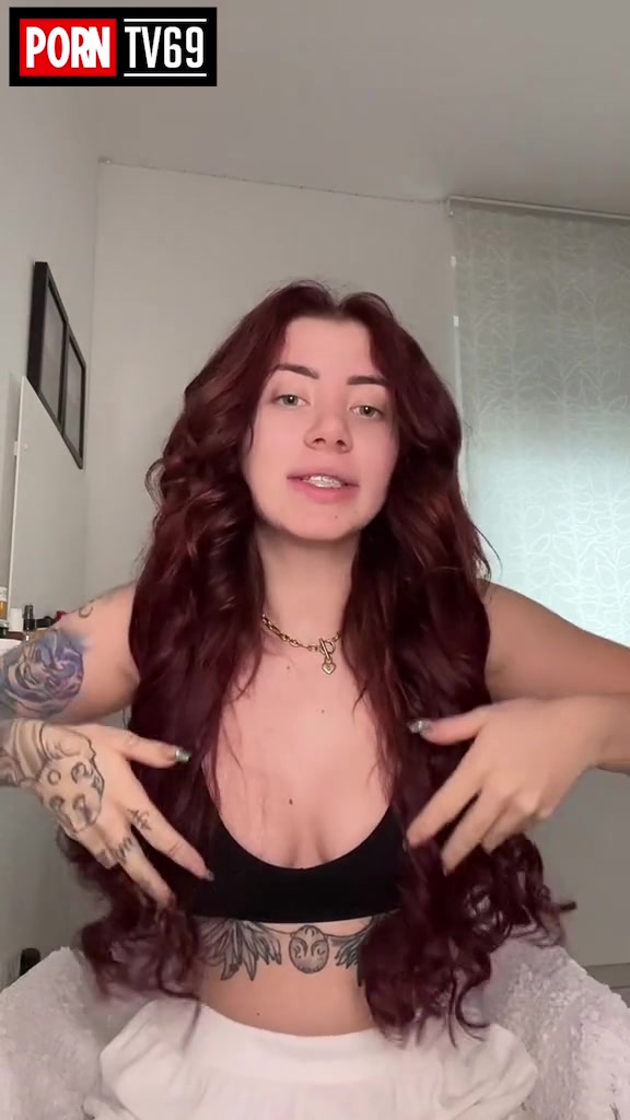 Nika Ilcic aka Nikanou Onlyfans nude showing topless!!!