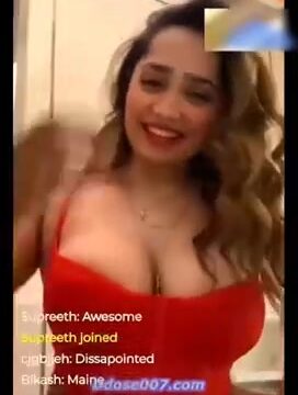 Aditi Mistry undress showing off her big boobs in livestream!!!