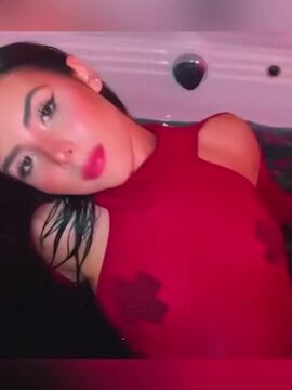 Andrea Botez Bathtub Nude Video Showing Off Her Nipple!!!