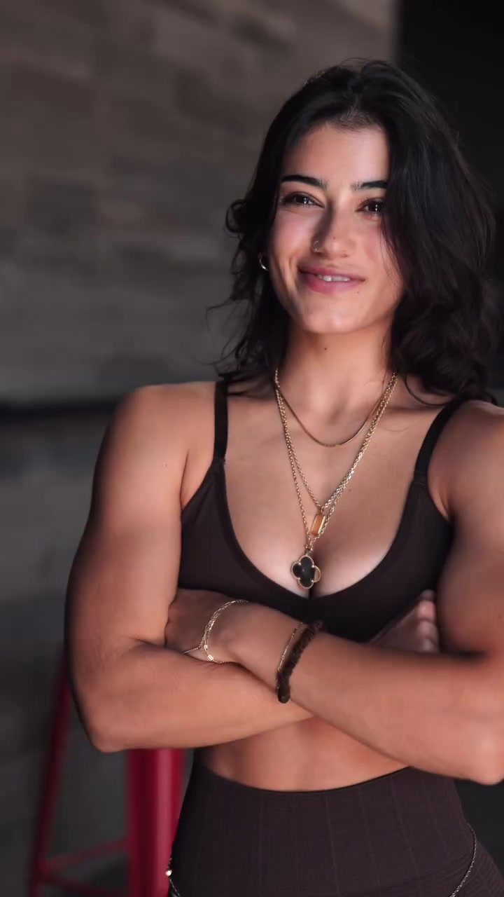 Sara Saffari Showing Off Her Hot Body