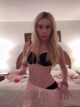 Lil Tay Strips Shows Off Her Sexy Body During Live Stream