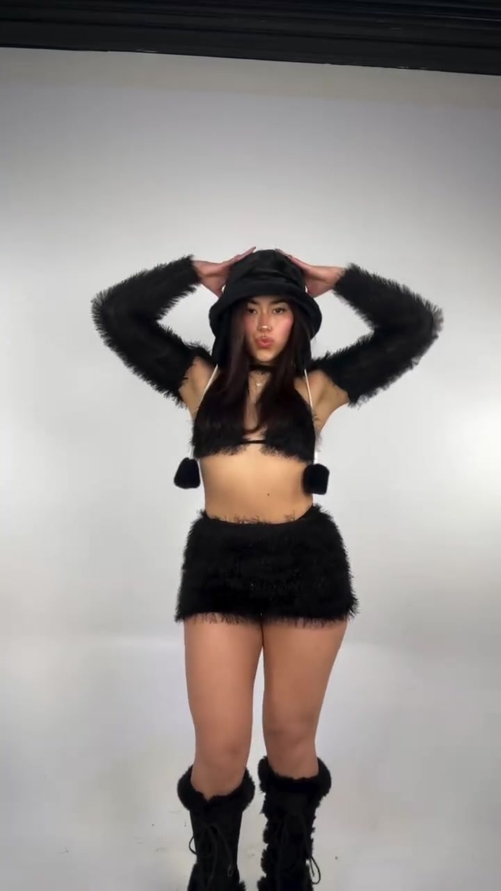 Cathy Cakes Aka CathyCakes Showing Off Her Hot Body